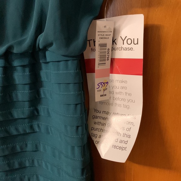 Emerald Green Party dress - Picture 5 of 7